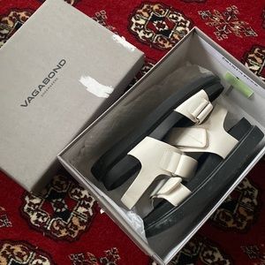 Vagabond Erin Sandals - White / 36